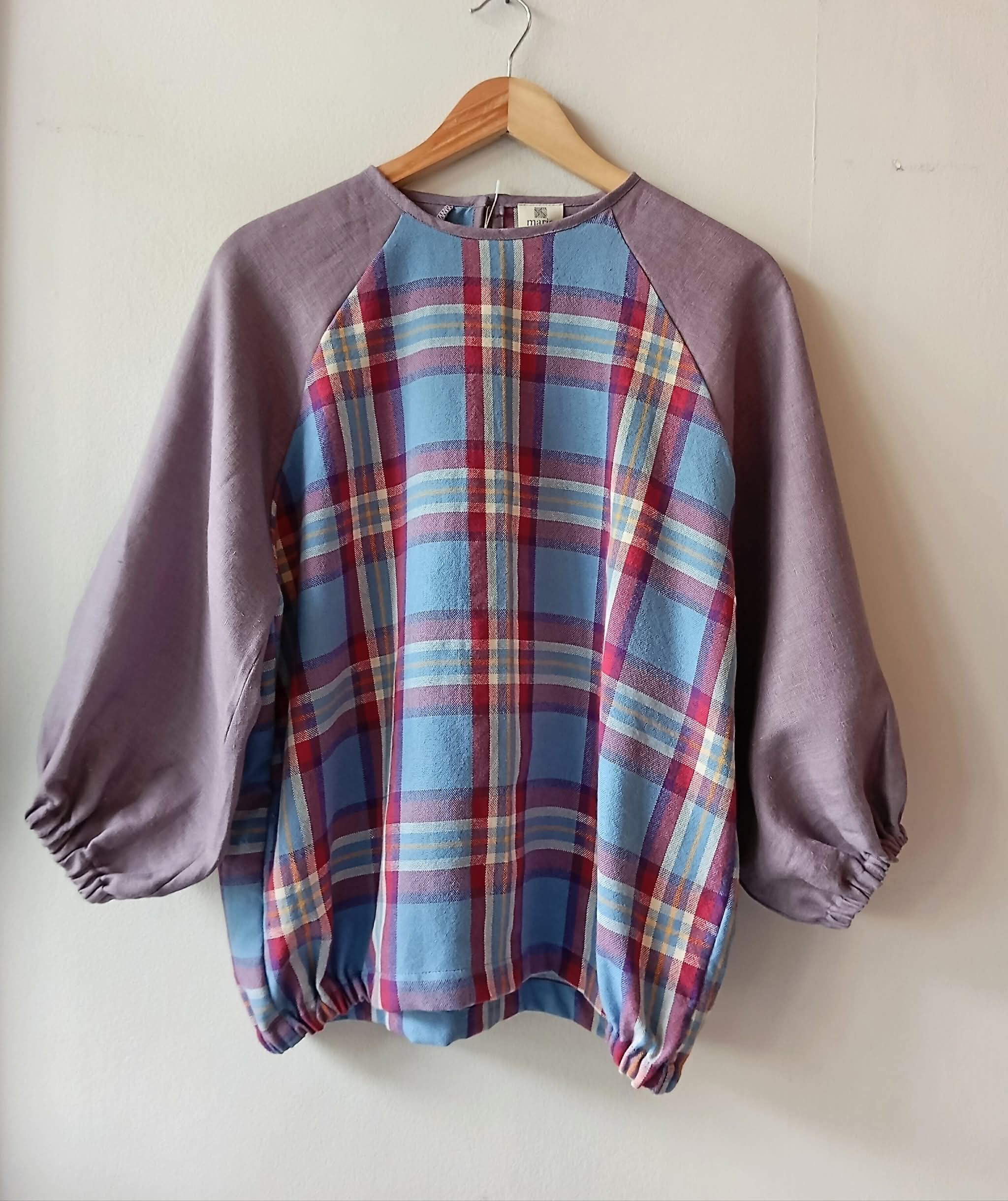 KATAWHAY: ERIKA W/ WINEBERRY LINEN SLEEVES