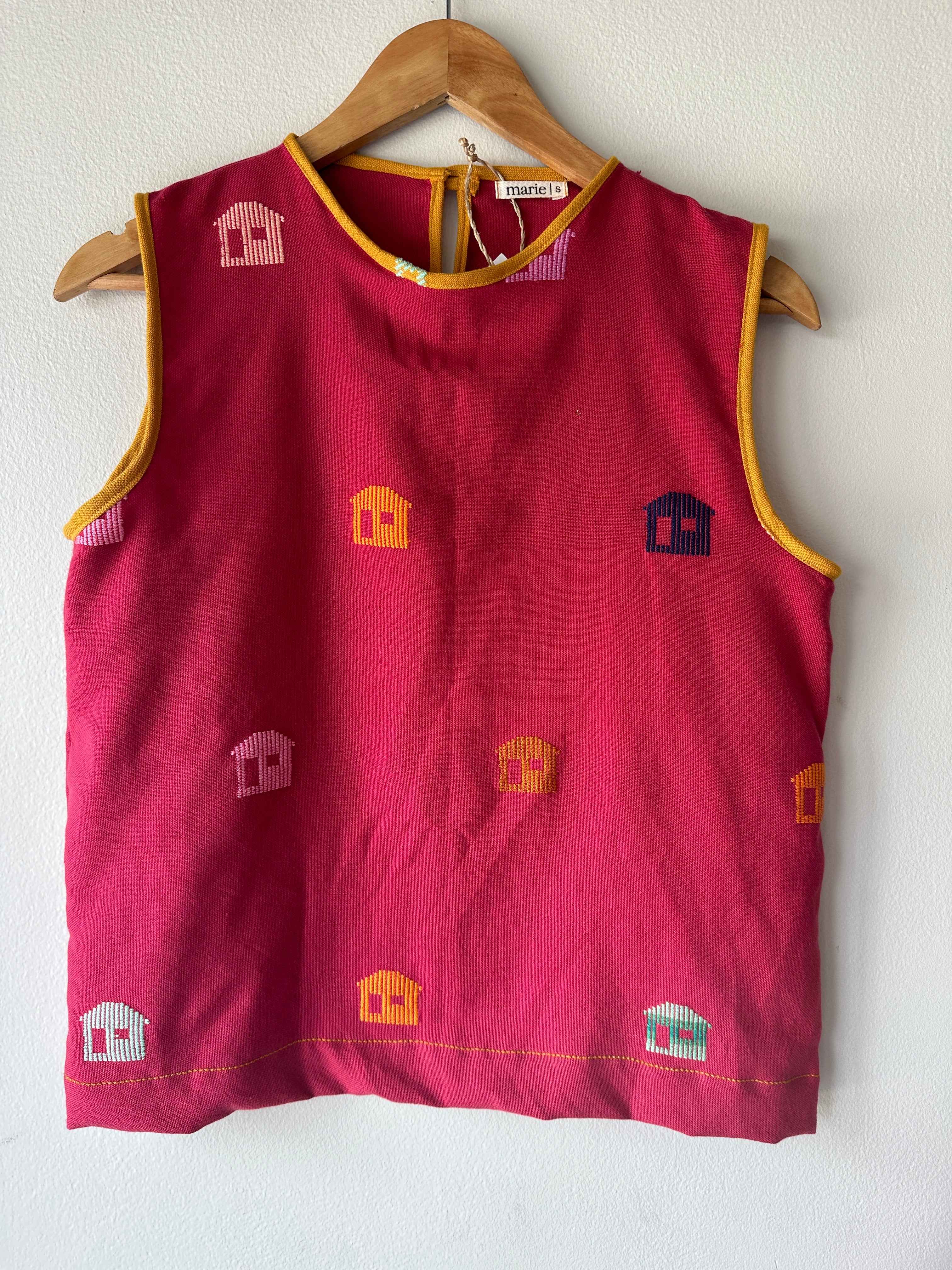 Sleevess / Fuscia Bahay Kubo