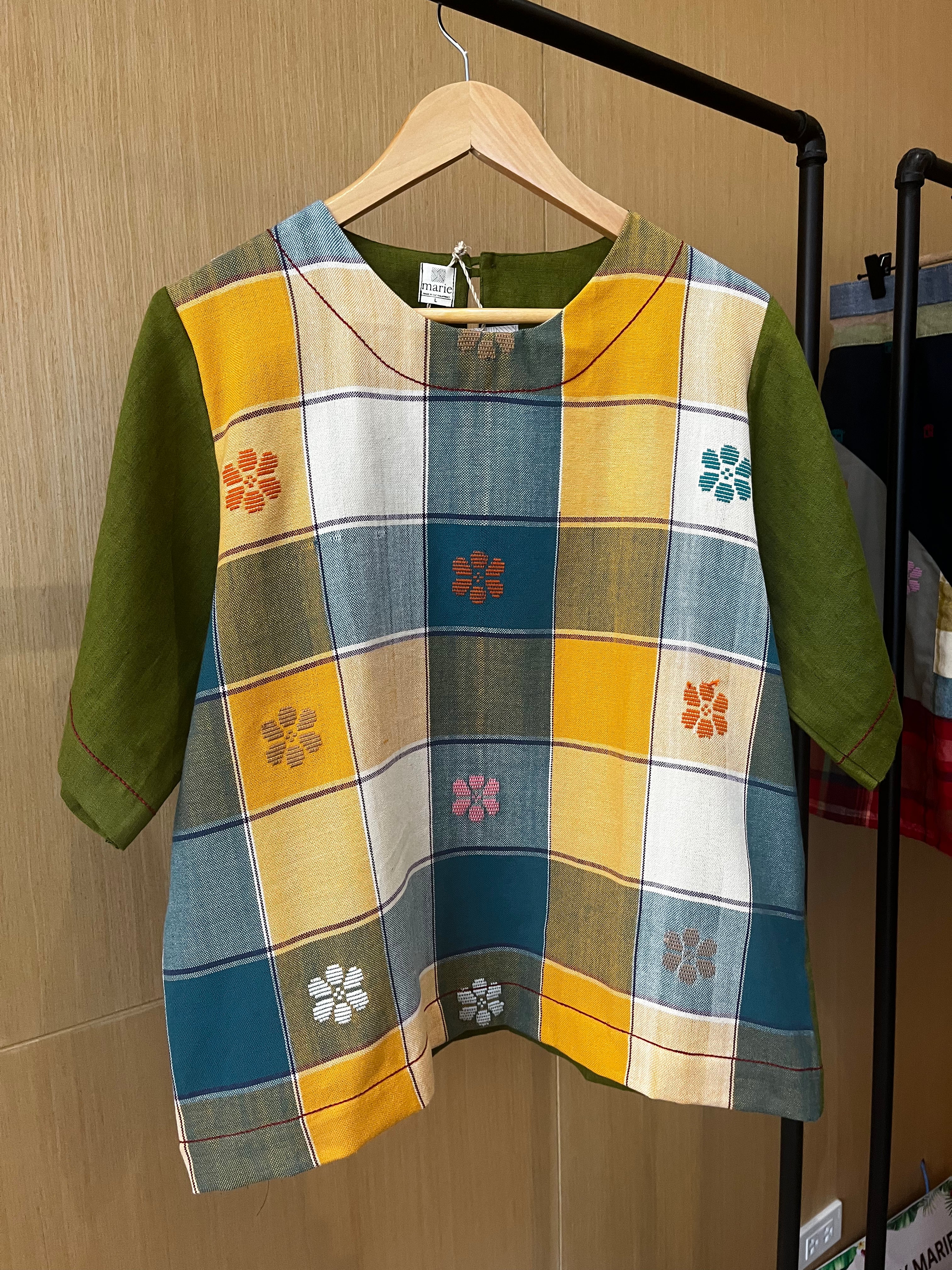 CLASSIC V2: Divina flowers w/ avocado green linen back & sleeves