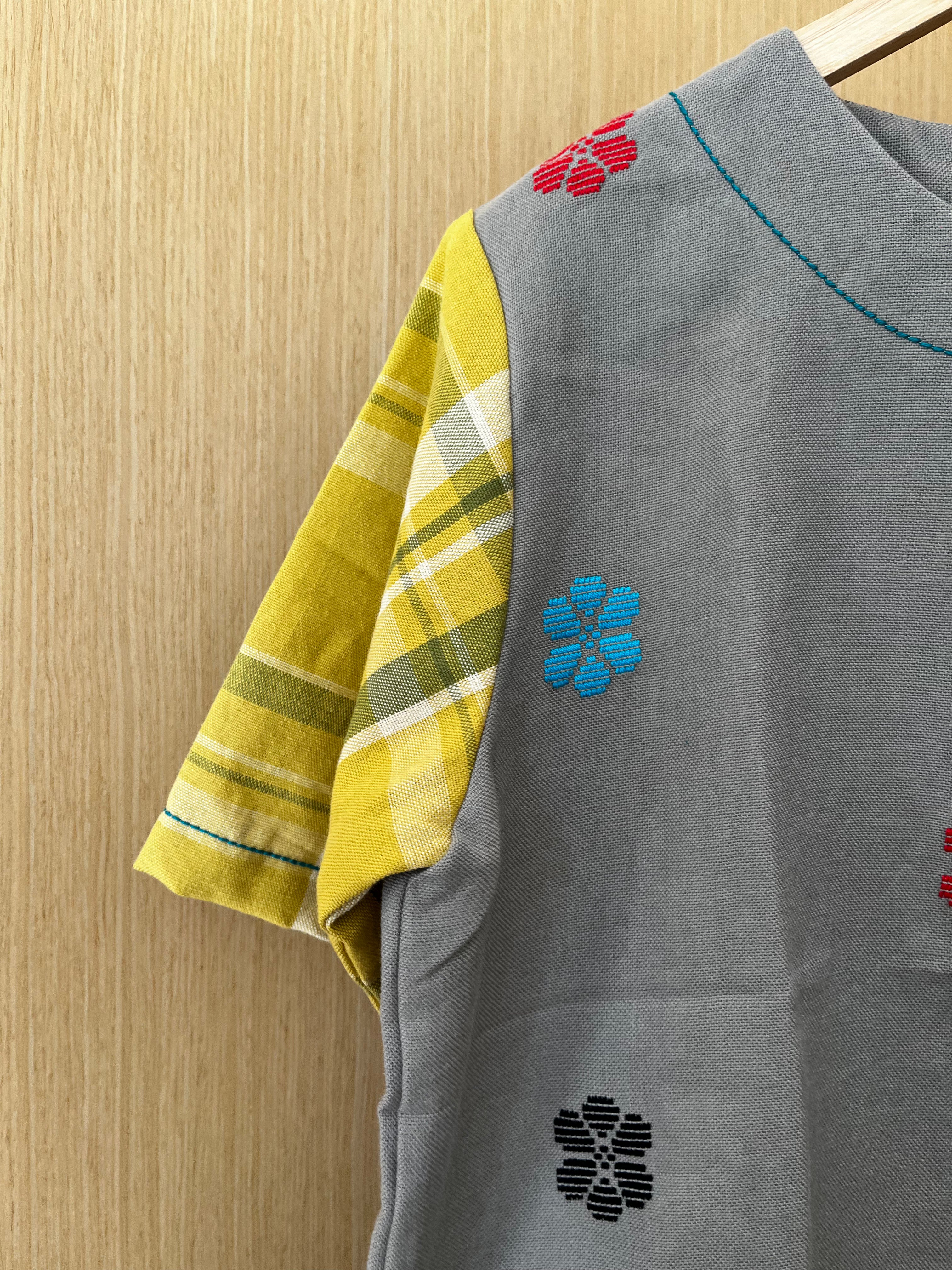 CLASSIC V2: GRAY FLOWERS W/  LISA SLEEVES